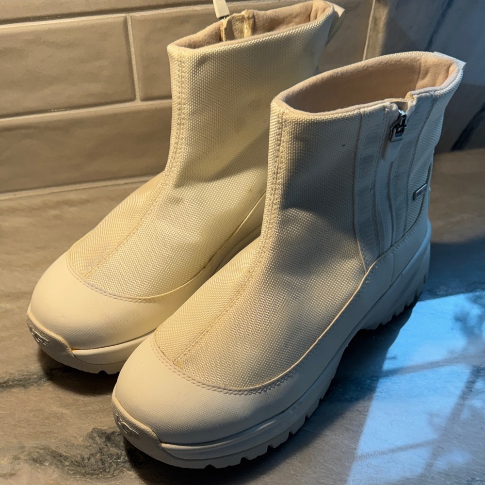 UGG Women's Cream Winter Boots